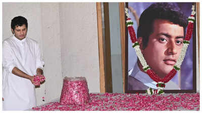 Manoj Kumar's Funeral Live Update: Raj Babbar calls for conferring India's highest civilian award, Bharat Ratna, to the late legendary actor